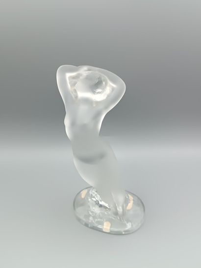LALIQUE France, 
Sujet en cristal représentant...