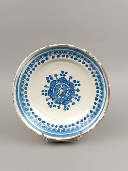 NORD
Assiette en faïence bleue et blanche....