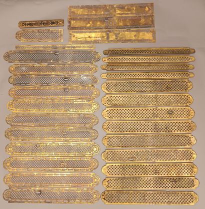 Lot de 28 plaques de propreté en bronze,...