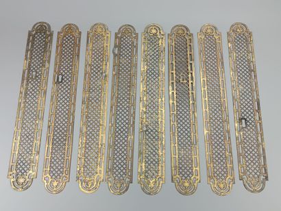 Lot de 28 plaques de propreté en bronze,...