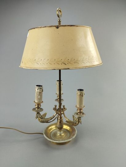 Lampe bouillotte en bronze doré à 3 bras...