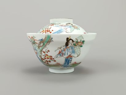 CHINE.
- Pot de forme cylindrique. Décor...