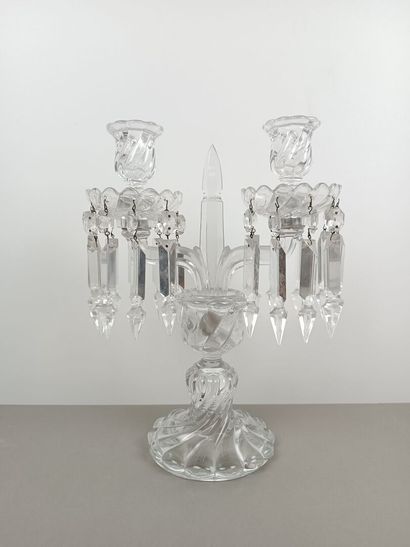 BACCARAT
Chandelier en cristal moulé constitué...