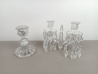 BACCARAT
Chandelier en cristal moulé constitué...