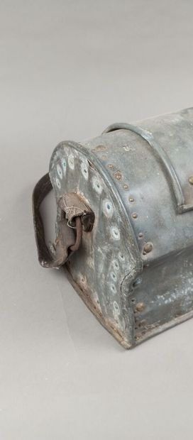 Caisse à outils en zinc ou métal et laiton...