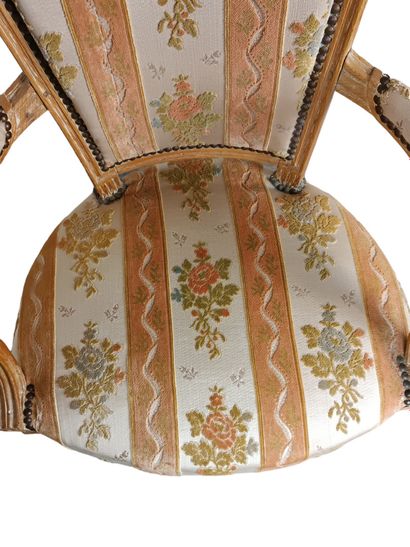 Fauteuil cabriolet à dossier dit 