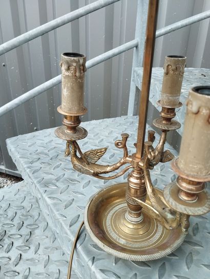 Lampe bouillotte en bronze doré à 3 bras...