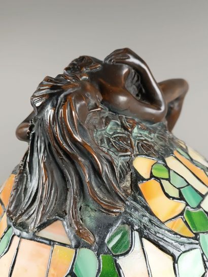 E. THOMASSON, d'après
Lampe en bronze figurant...