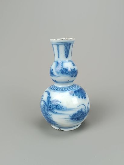 DELFT ?
Vase balustre en faience bleue et...