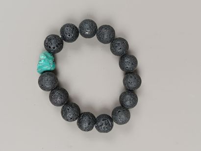 Bracelet de pierres de lave orné d'une t...