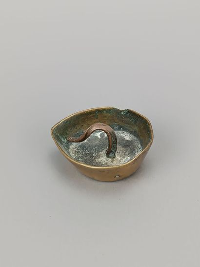 Petite lampe à huile suspendue dite 
