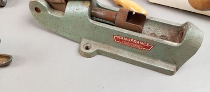 MANUFRANCE.
Nécessaire à conffectionner les...