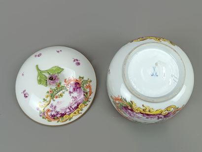SAXE
Sucrier couvert en porcelaine
Décor...