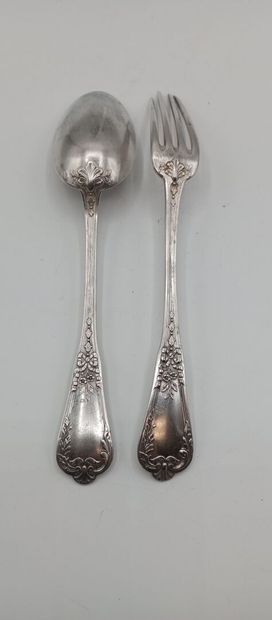Couvert en argent de style Louis XVI. 
Spatule...