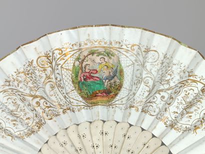 Deux éventails à décor de scènes galantes.
Décor...