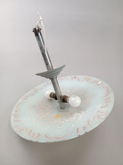 ERRYE ?
Lustre ou suspension de forme circulaire...