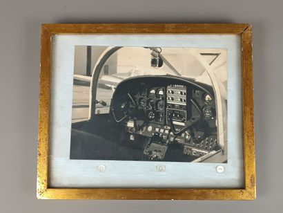 [THEME AVIATION]
Lot de deux chemises encadrée...