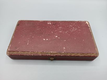 Nécessaire de bureau en métal doré et émaux...