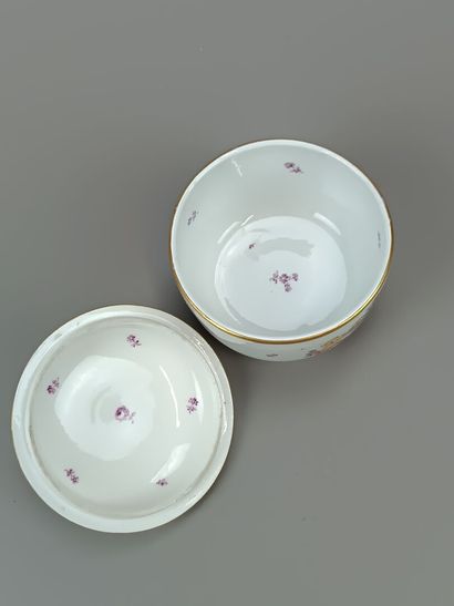 SAXE
Sucrier couvert en porcelaine
Décor...