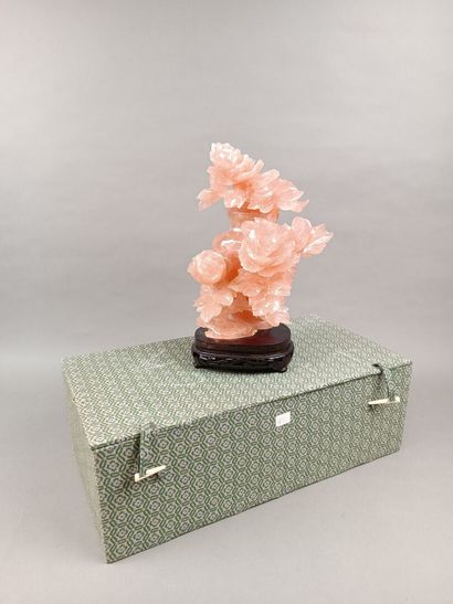 CHINE. 
Vase couvert en quartz rose.
Décor...