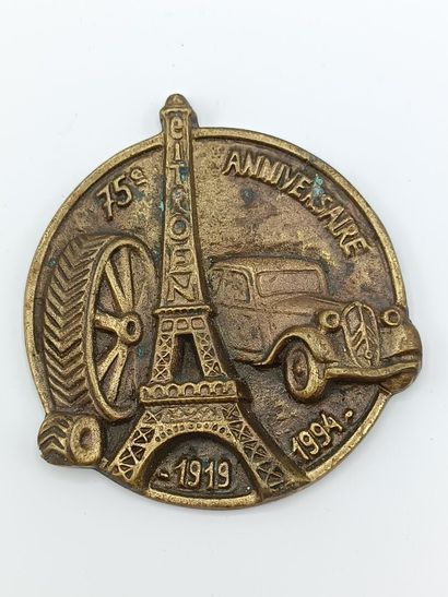Médaille commémorative en bronze doré.
