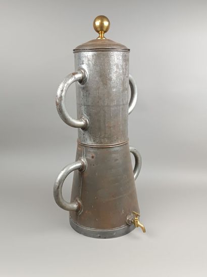 MILITARIA
Grande cafetière dite de tranchée,...