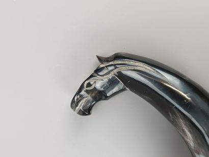 MONGOLIE
Petit couteau en corne brune, poignée...