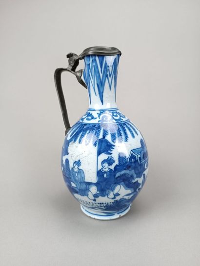 DELFT ?
Pichet balustre en fainec bleue et...