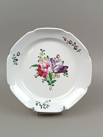 Strasbourg, Manufacture HANNONG.
Assiette...