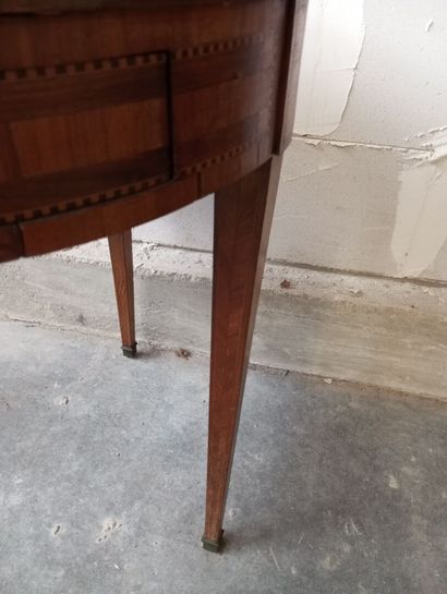Guéridon ou table genre bouillotte en bois...