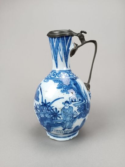 DELFT ?
Pichet balustre en fainec bleue et...