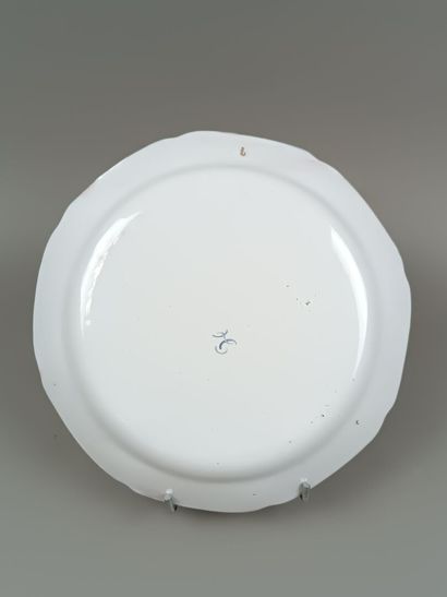Strasbourg, Manufacture HANNONG.
Assiette...