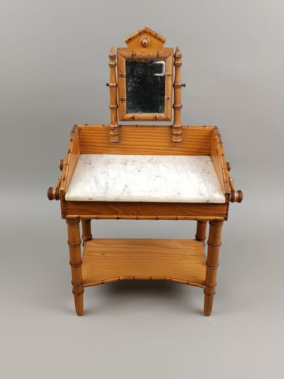 Table de toilette de poupée façon bambou.
Comprend...