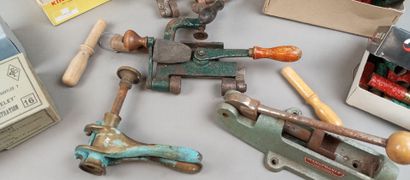 MANUFRANCE.
Nécessaire à conffectionner les...