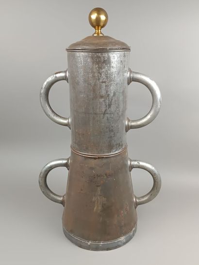 MILITARIA
Grande cafetière dite de tranchée,...