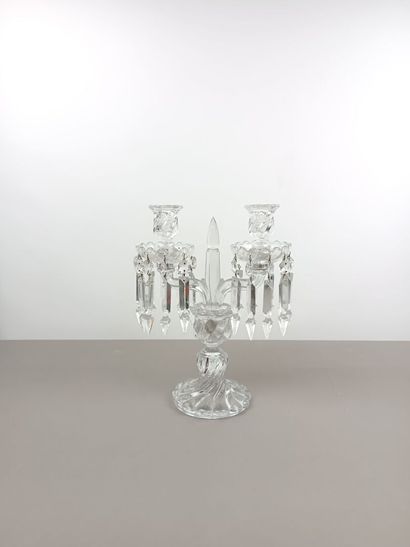 BACCARAT
Chandelier en cristal moulé constitué...