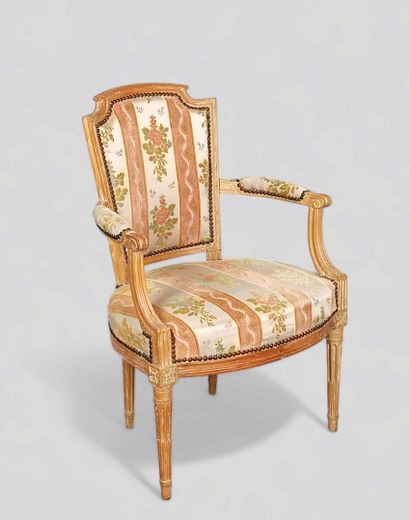 Fauteuil cabriolet à dossier dit 