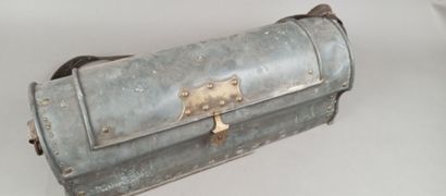 Caisse à outils en zinc ou métal et laiton...