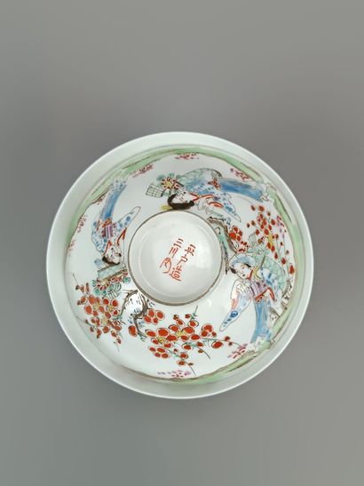 CHINE.
- Pot de forme cylindrique. Décor...