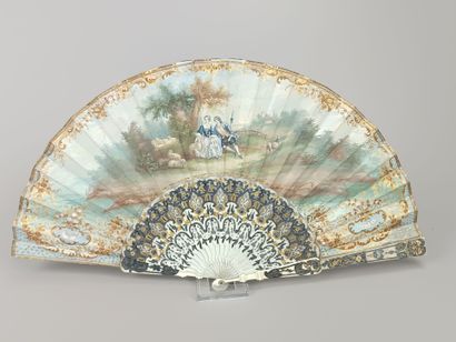 Deux éventails à décor de scènes galantes.
Décor...
