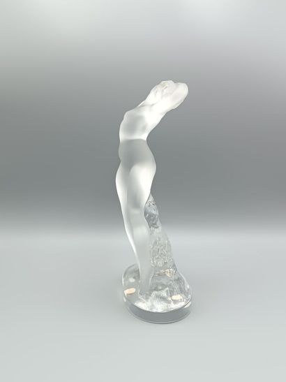 LALIQUE France, 
Sujet en cristal représentant...