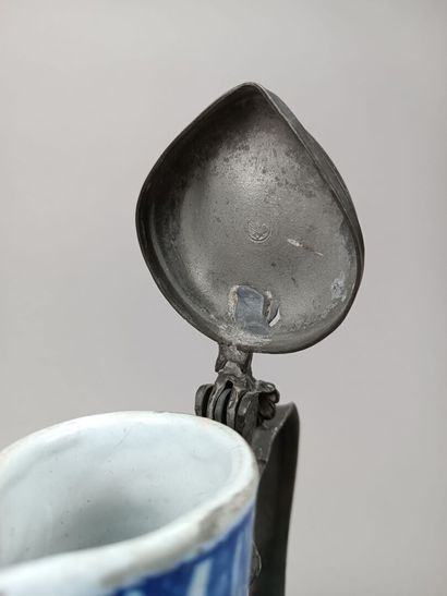 DELFT ?
Pichet balustre en fainec bleue et...