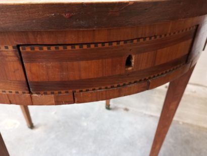 Guéridon ou table genre bouillotte en bois...