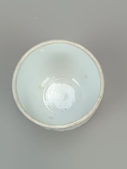CHINE.
- Pot de forme cylindrique. Décor...
