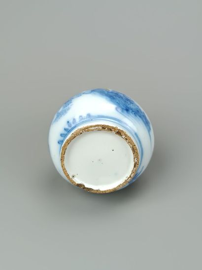 DELFT ?
Vase balustre en faience bleue et...