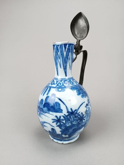 DELFT ?
Pichet balustre en fainec bleue et...