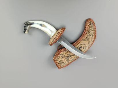 MONGOLIE
Petit couteau en corne, poignée...