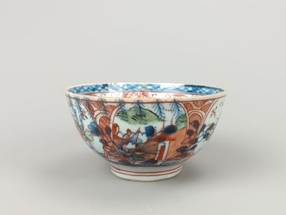 CHINE. 
Bol à thé en porcelaine polychrome.
Décor...