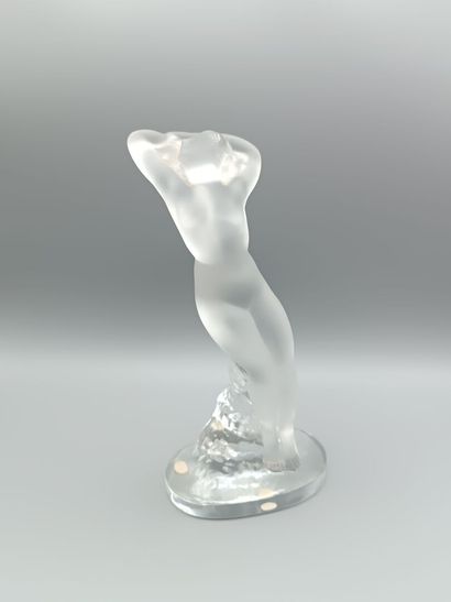 LALIQUE France, 
Sujet en cristal représentant...