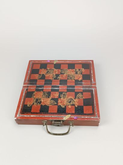 CHINE
Jeu d'échecs de voyage en laque et...